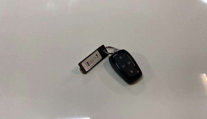 2019 Tata Harrier XZ 2.0L, Diesel, Manual, 71,343 km, Key Close Up