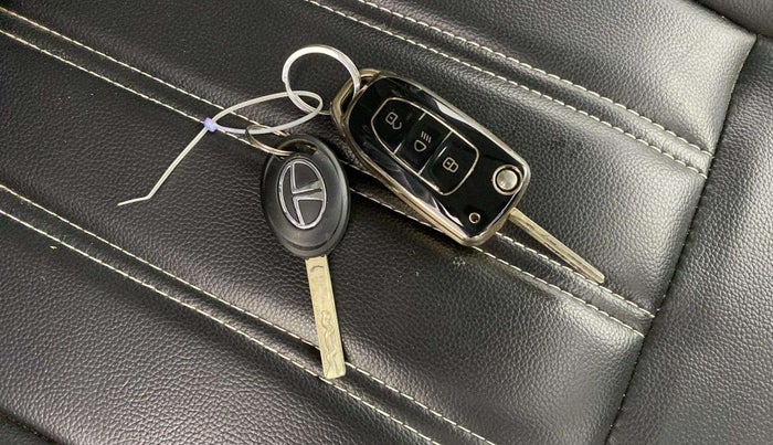 2021 Tata Tiago XT (O) PETROL, Petrol, Manual, 36,362 km, Key Close Up