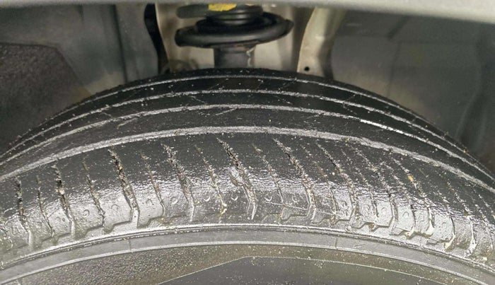 2022 Nissan MAGNITE XV MT, Petrol, Manual, 44,978 km, Right Front Tyre Tread