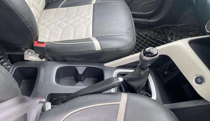 2022 Nissan MAGNITE XV MT, Petrol, Manual, 44,978 km, Gear Lever