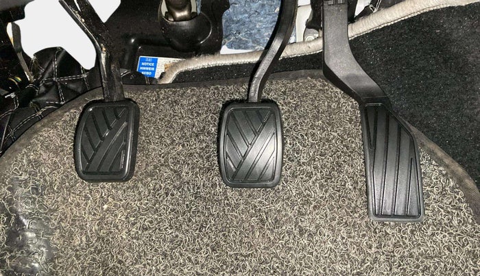 2019 Maruti Vitara Brezza VDI, Diesel, Manual, 40,543 km, Pedals