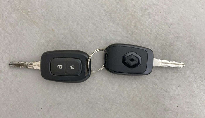 2021 Renault TRIBER RXT, Petrol, Manual, 48,102 km, Key Close Up