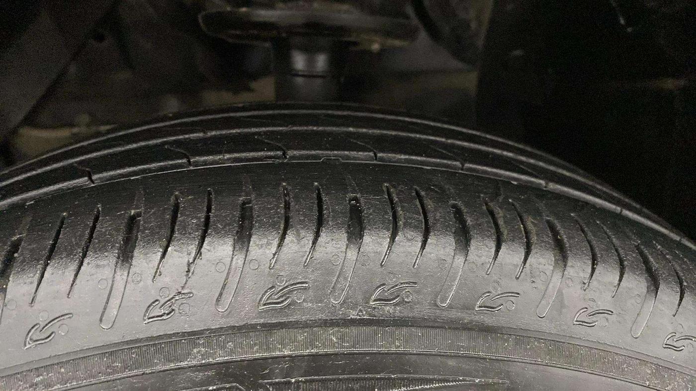 2018 Maruti Vitara Brezza ZDI AMT, Diesel, Automatic, 76,028 km, Left Front Tyre Tread