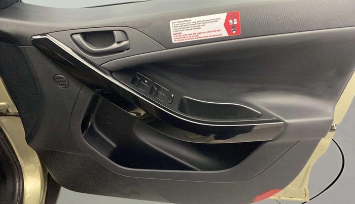 2022 Tata NEXON XZA PLUS (PREMIUM) KAZIRANGA PETROL, Petrol, Automatic, 21,418 km, Driver Side Door Panels Control