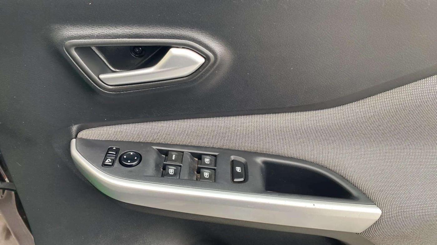 2021 Nissan MAGNITE XL TURBO, Petrol, Manual, 27,185 km, Driver Side Door Panels Control
