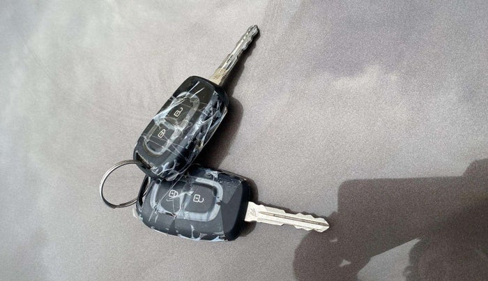 2021 Nissan MAGNITE XL TURBO, Petrol, Manual, 27,185 km, Key Close Up