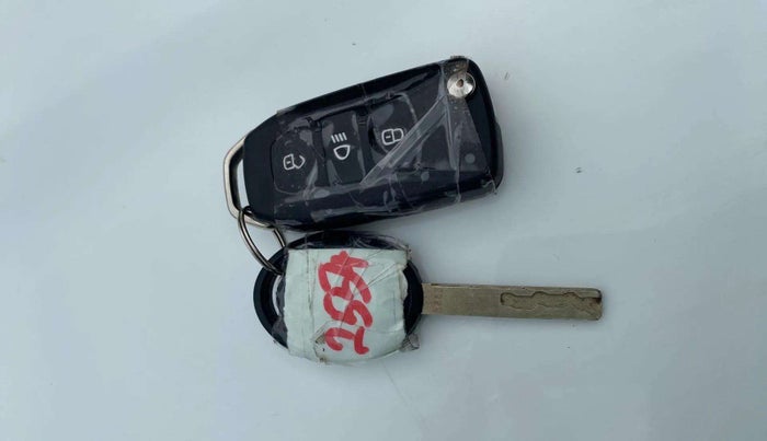 2023 Tata NEXON XM SUNROOF PETROL, Petrol, Manual, 21,216 km, Key Close Up