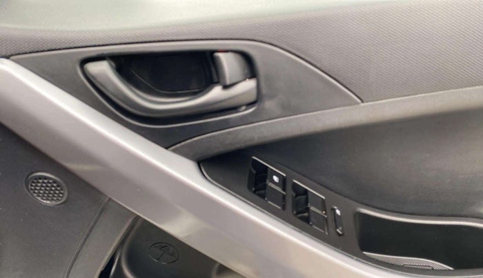 2023 Tata NEXON XM SUNROOF PETROL, Petrol, Manual, 21,216 km, Driver Side Door Panels Control