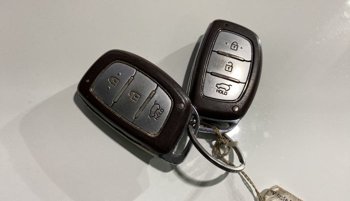 2019 Hyundai Creta SX 1.6 PETROL DUAL TONE, Petrol, Manual, 1,05,488 km, Key Close Up