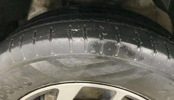 2022 Mahindra XUV300 W8 (O) 1.2 PETROL, Petrol, Manual, 62,936 km, Left Rear Tyre Tread