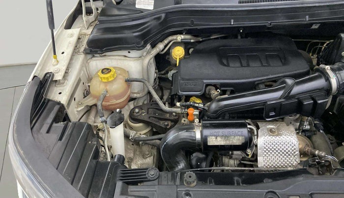 2022 Mahindra XUV300 W8 (O) 1.2 PETROL, Petrol, Manual, 62,936 km, Engine View - Right