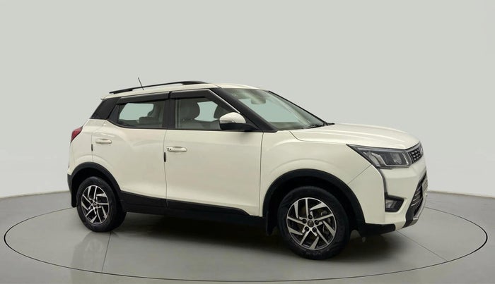 2022 Mahindra XUV300 W8 (O) 1.2 PETROL, Petrol, Manual, 62,936 km, Right Front Diagonal
