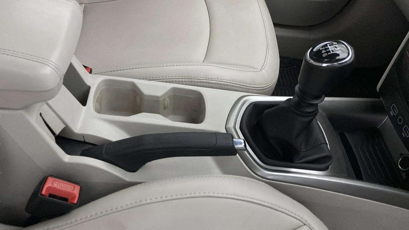 2022 Mahindra XUV300 W8 (O) 1.2 PETROL, Petrol, Manual, 62,936 km, Gear Lever