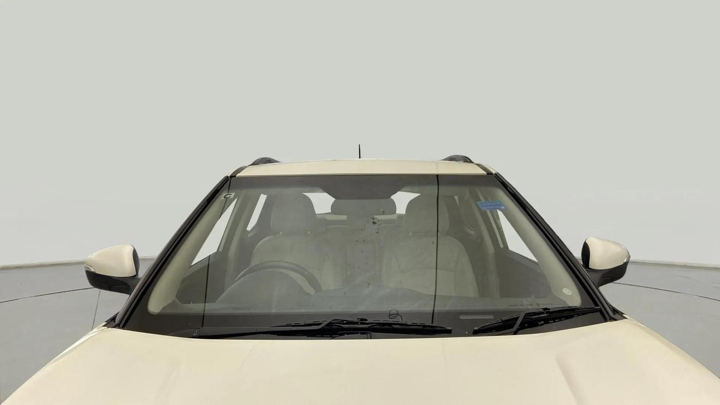 2022 Mahindra XUV300 W8 (O) 1.2 PETROL, Petrol, Manual, 62,936 km, Front Windshield