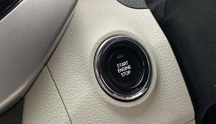 2022 Mahindra XUV300 W8 (O) 1.2 PETROL, Petrol, Manual, 62,936 km, Keyless Start/ Stop Button