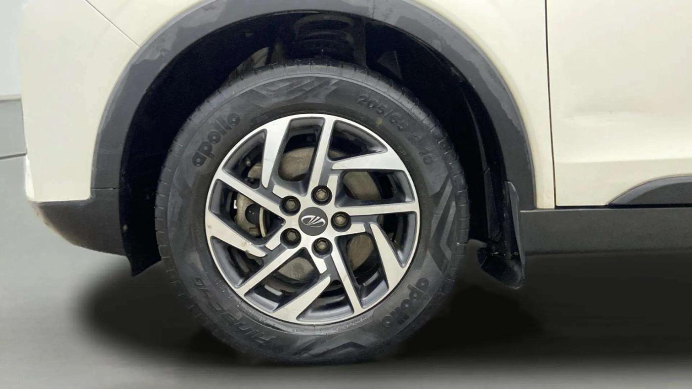 2022 Mahindra XUV300 W8 (O) 1.2 PETROL, Petrol, Manual, 62,936 km, Left Front Wheel