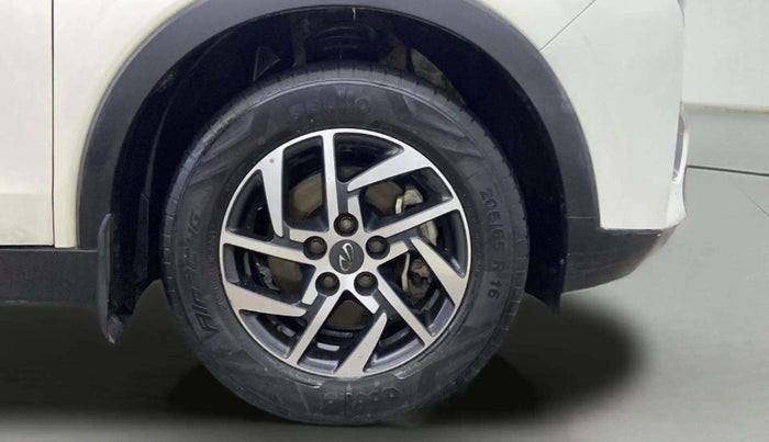 2022 Mahindra XUV300 W8 (O) 1.2 PETROL, Petrol, Manual, 62,936 km, Right Front Wheel
