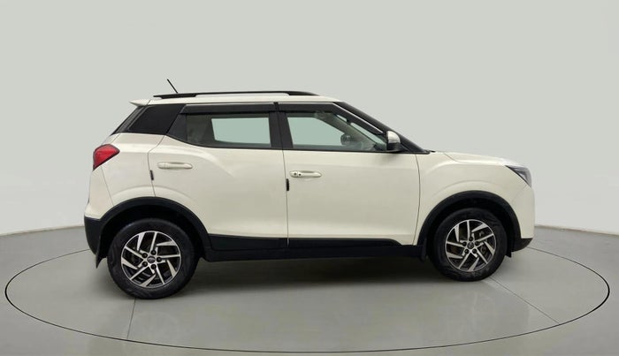 2022 Mahindra XUV300 W8 (O) 1.2 PETROL, Petrol, Manual, 62,936 km, Right Side View
