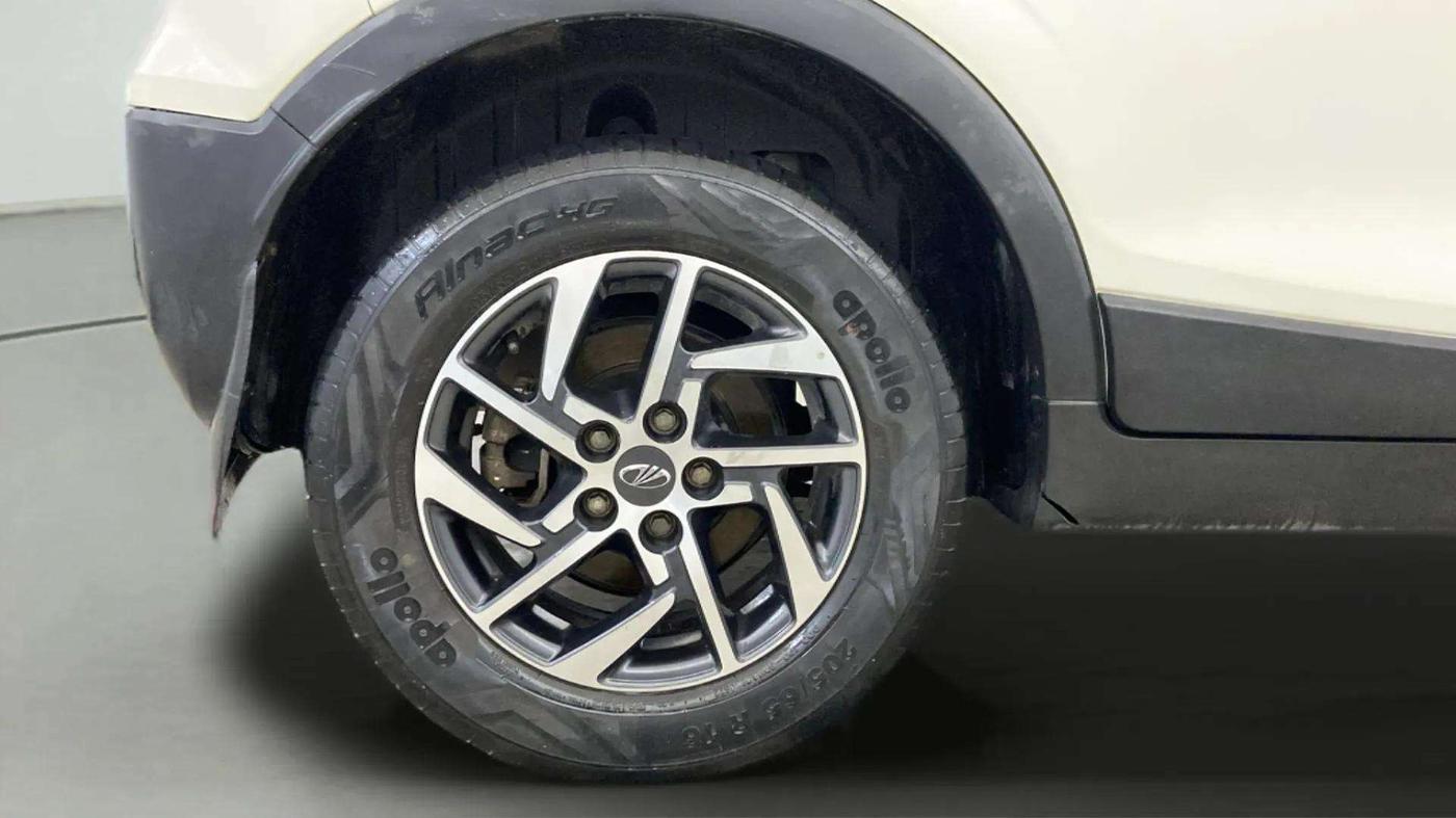 2022 Mahindra XUV300 W8 (O) 1.2 PETROL, Petrol, Manual, 62,936 km, Right Rear Wheel