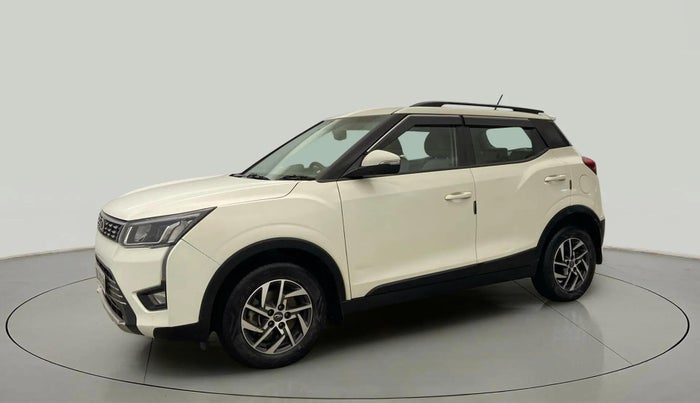 2022 Mahindra XUV300 W8 (O) 1.2 PETROL, Petrol, Manual, 62,936 km, Left Front Diagonal