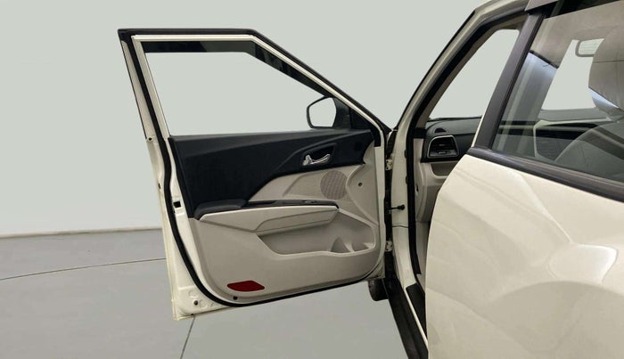 2022 Mahindra XUV300 W8 (O) 1.2 PETROL, Petrol, Manual, 62,936 km, LHS Front Door