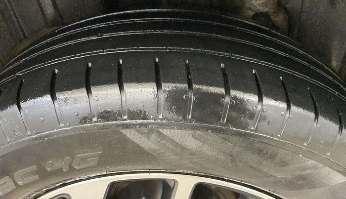 2022 Mahindra XUV300 W8 (O) 1.2 PETROL, Petrol, Manual, 62,936 km, Left Front Tyre Tread