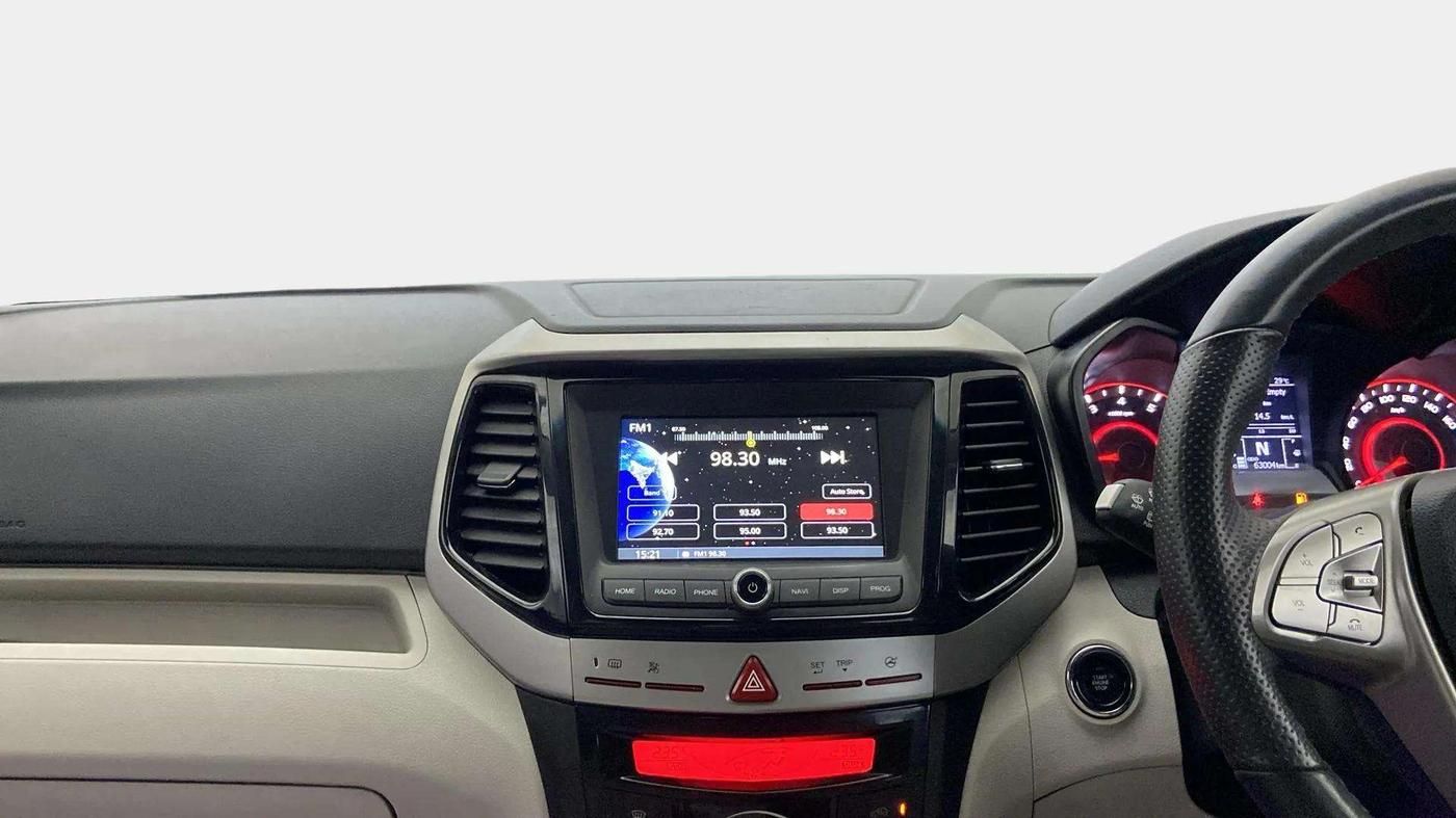 2022 Mahindra XUV300 W8 (O) 1.2 PETROL, Petrol, Manual, 62,936 km, Air Conditioner