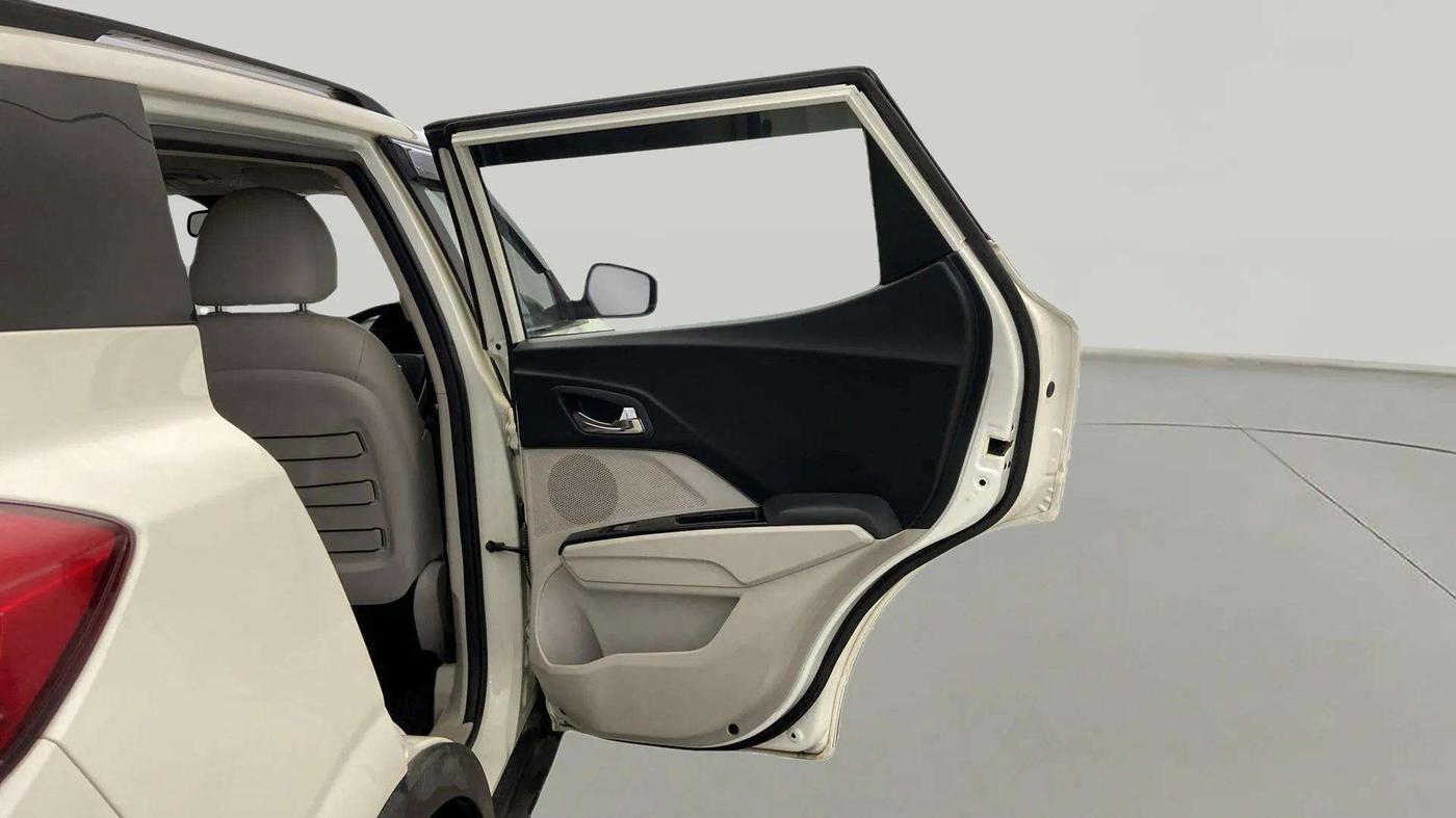 2022 Mahindra XUV300 W8 (O) 1.2 PETROL, Petrol, Manual, 62,936 km, RHS Rear Door