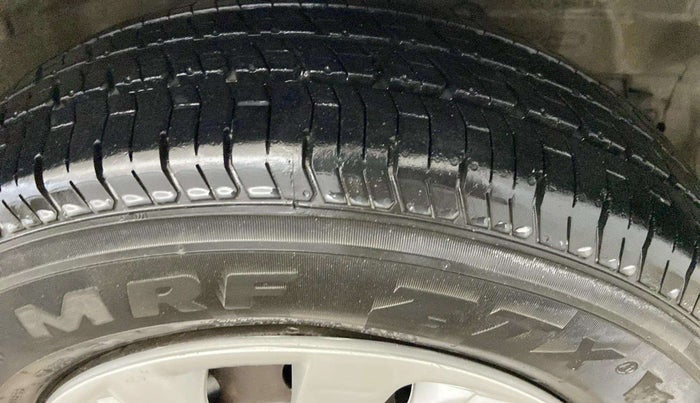 2015 Maruti Swift Dzire VXI, Petrol, Manual, 71,051 km, Right Front Tyre Tread