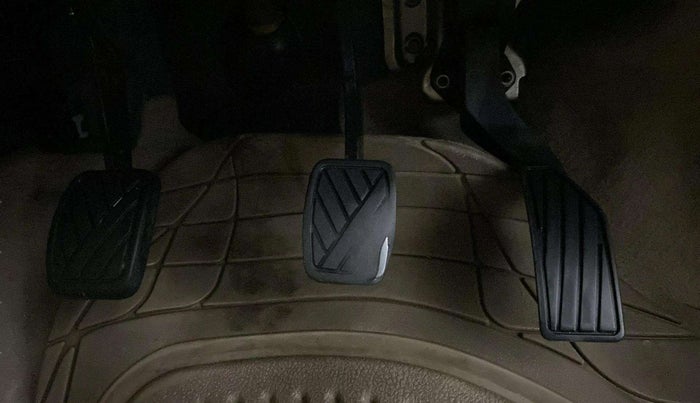 2015 Maruti Swift Dzire VXI, Petrol, Manual, 71,051 km, Pedals