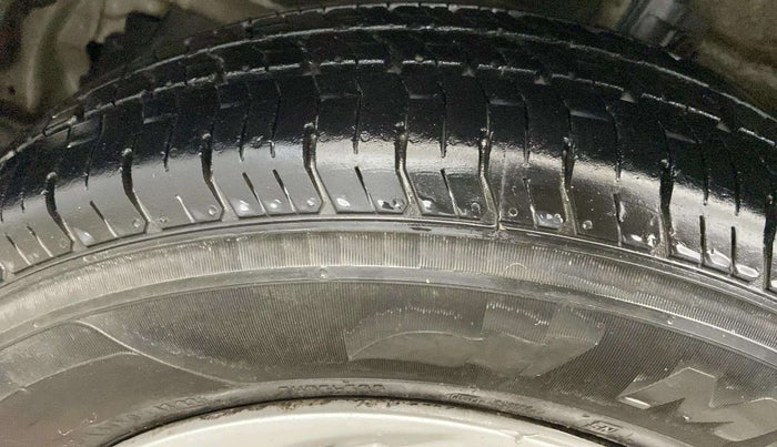 2015 Maruti Swift Dzire VXI, Petrol, Manual, 71,051 km, Left Rear Tyre Tread