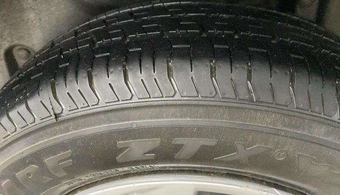 2015 Maruti Swift Dzire VXI, Petrol, Manual, 71,051 km, Right Rear Tyre Tread