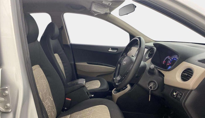 2017 Hyundai Grand i10 SPORTZ (O) 1.2 KAPPA VTVT, CNG, Manual, 1,01,823 km, Right Side Front Door Cabin