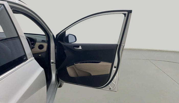 2017 Hyundai Grand i10 SPORTZ (O) 1.2 KAPPA VTVT, CNG, Manual, 1,01,823 km, RHS Front Door
