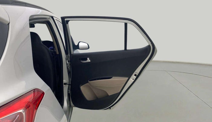 2017 Hyundai Grand i10 SPORTZ (O) 1.2 KAPPA VTVT, CNG, Manual, 1,01,823 km, RHS Rear Door