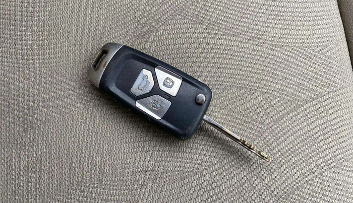 2013 Hyundai i10 SPORTZ 1.1, Petrol, Manual, 82,325 km, Key Close Up