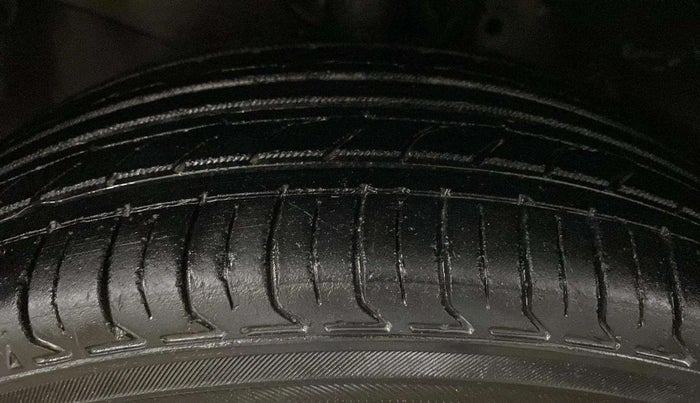 2014 Honda Amaze 1.2L I-VTEC S AT, Petrol, Automatic, 70,190 km, Left Front Tyre Tread