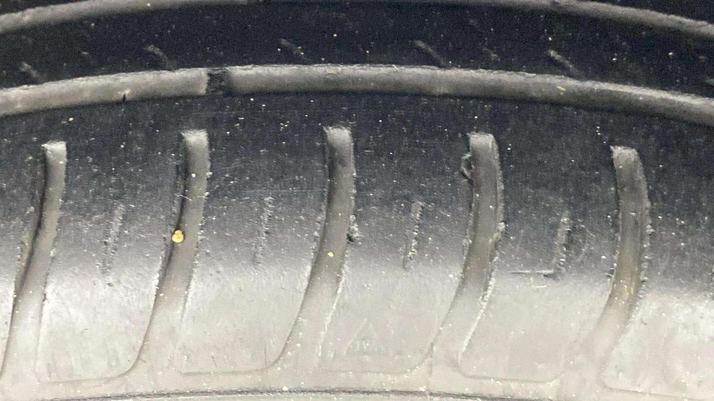 2021 Maruti Dzire VXI, Petrol, Manual, 51,203 km, Right Front Tyre Tread