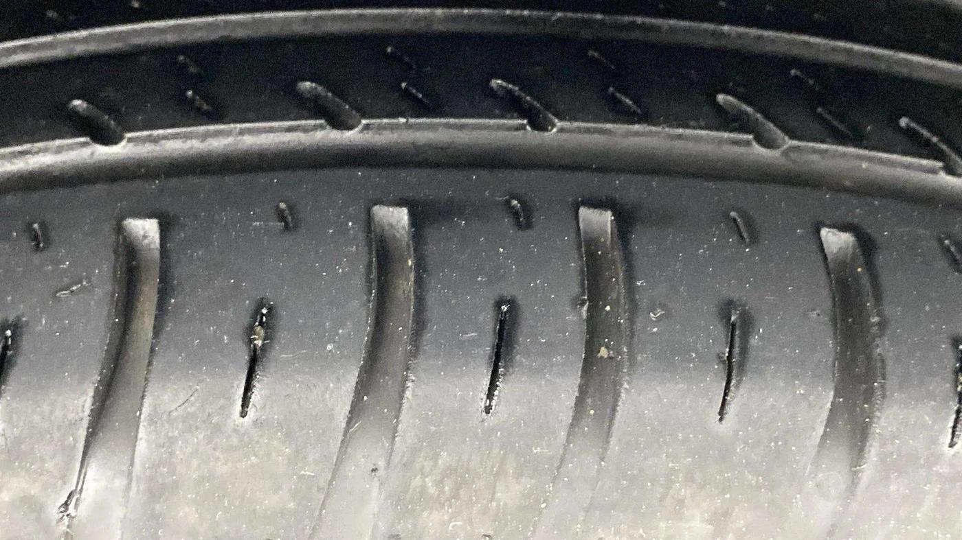 2021 Maruti Dzire VXI, Petrol, Manual, 51,203 km, Right Rear Tyre Tread