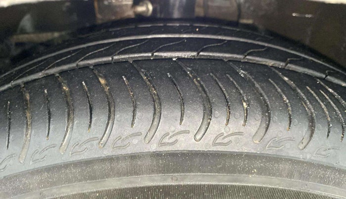 2014 Honda Amaze 1.5L I-DTEC SX, Diesel, Manual, 1,05,635 km, Left Front Tyre Tread