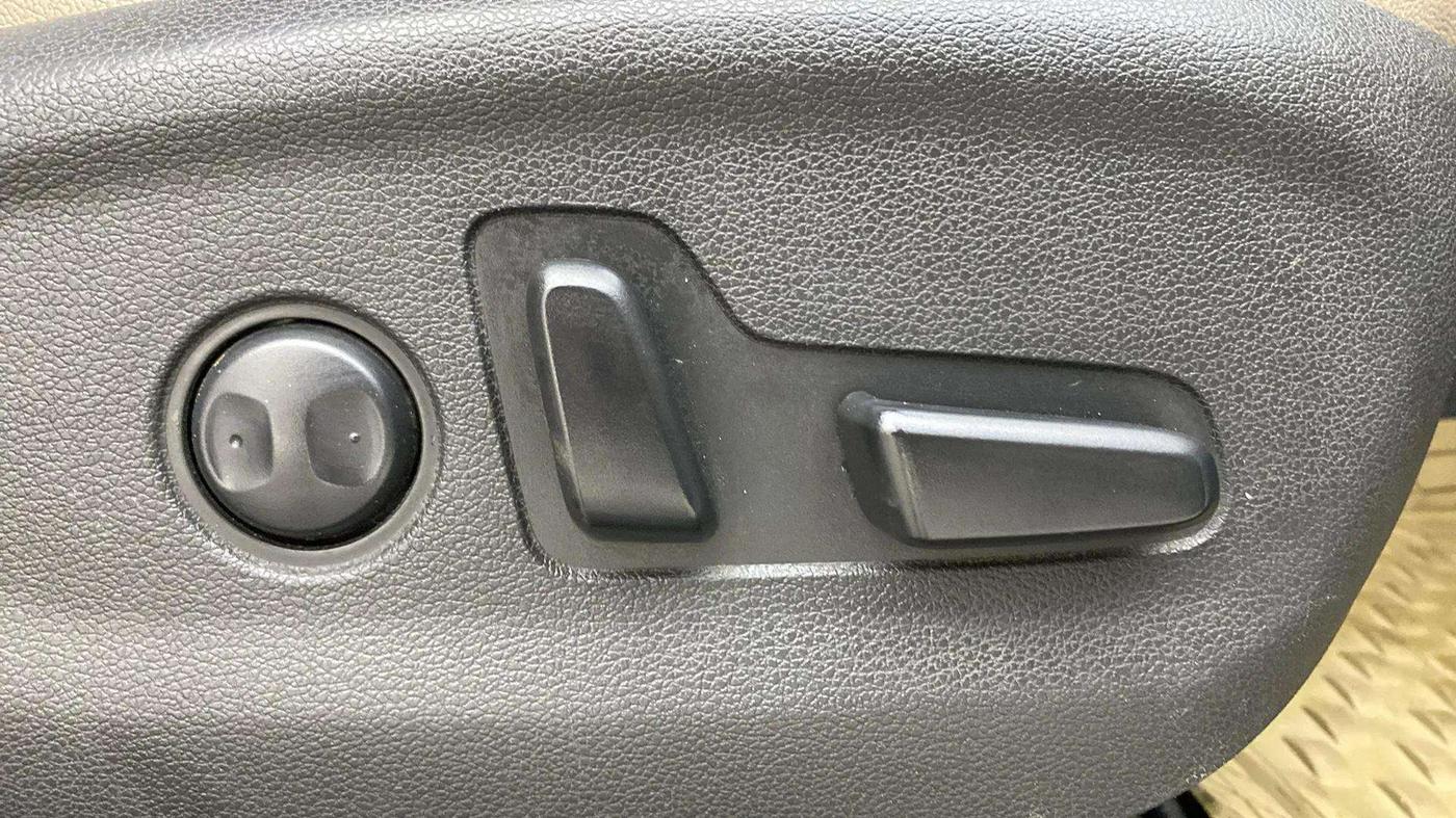 2017 Hyundai Tucson GLS 2WD AT DIESEL, Diesel, Automatic, 95,812 km, Driver Side Adjustment Panel