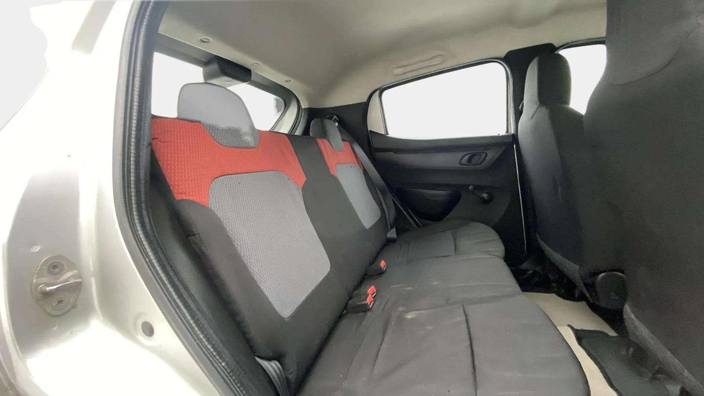 2017 Renault Kwid RXT 0.8, Petrol, Manual, 37,027 km, Right Side Rear Door Cabin