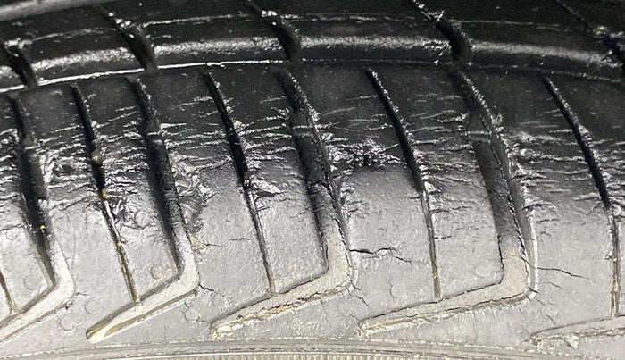 2017 Renault Kwid RXT 0.8, Petrol, Manual, 36,965 km, Right Front Tyre Tread
