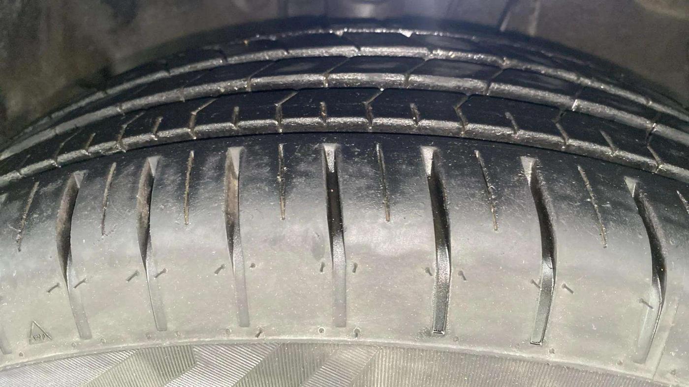 2014 Hyundai i20 MAGNA 1.2, Petrol, Manual, 33,921 km, Right Front Tyre Tread