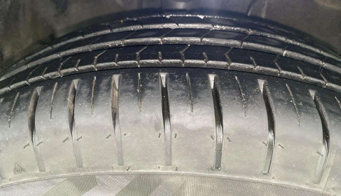 2014 Hyundai i20 MAGNA 1.2, Petrol, Manual, 33,826 km, Right Front Tyre Tread