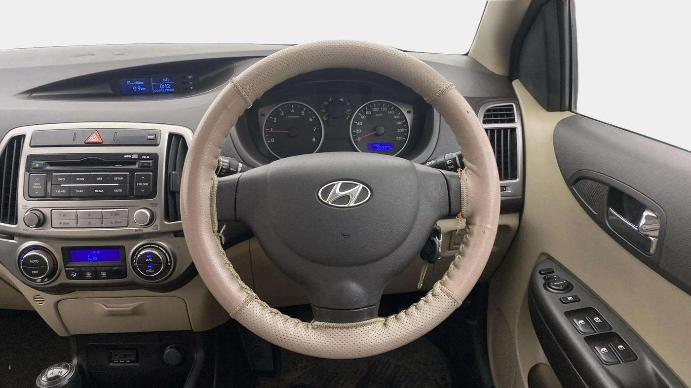 2014 Hyundai i20 MAGNA 1.2, Petrol, Manual, 33,921 km, Steering Wheel Close Up