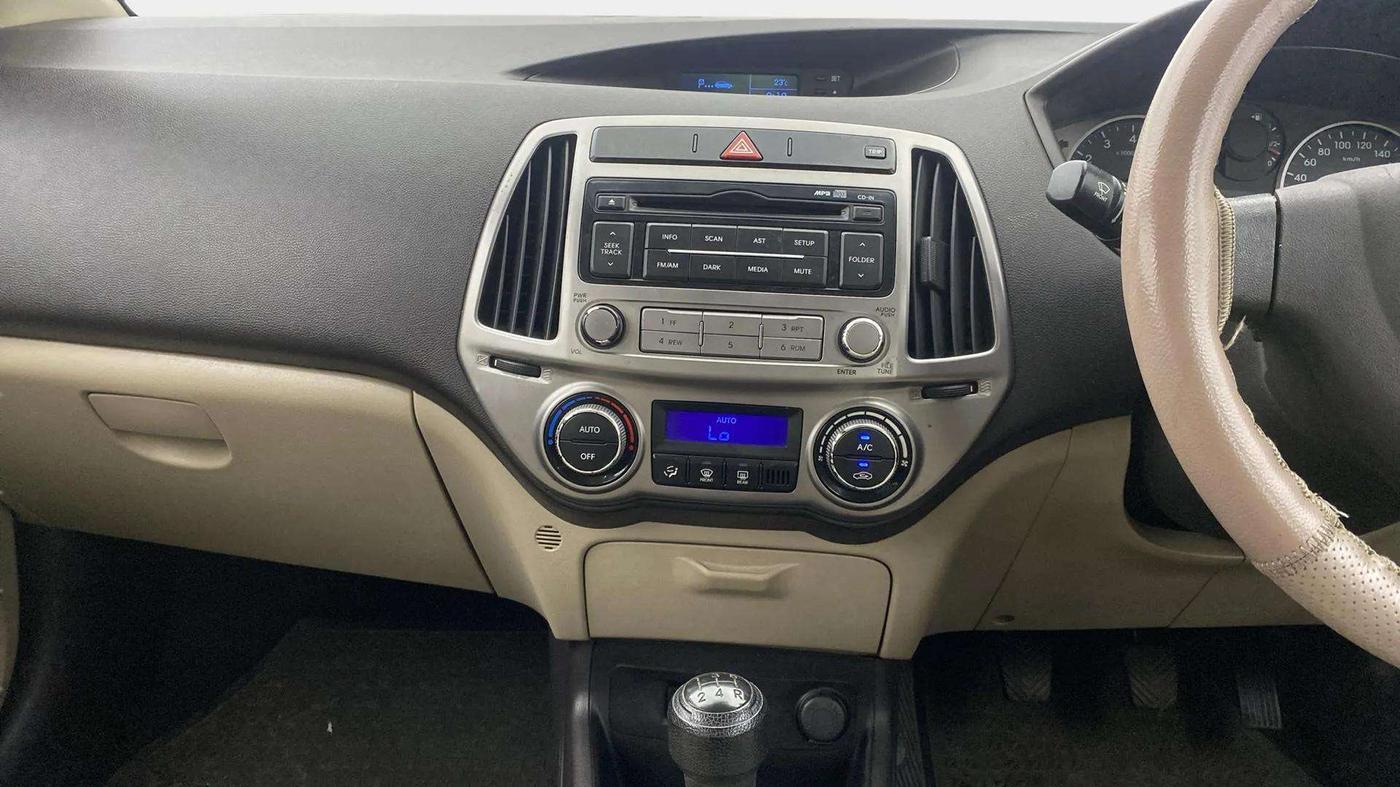 2014 Hyundai i20 MAGNA 1.2, Petrol, Manual, 33,921 km, Air Conditioner