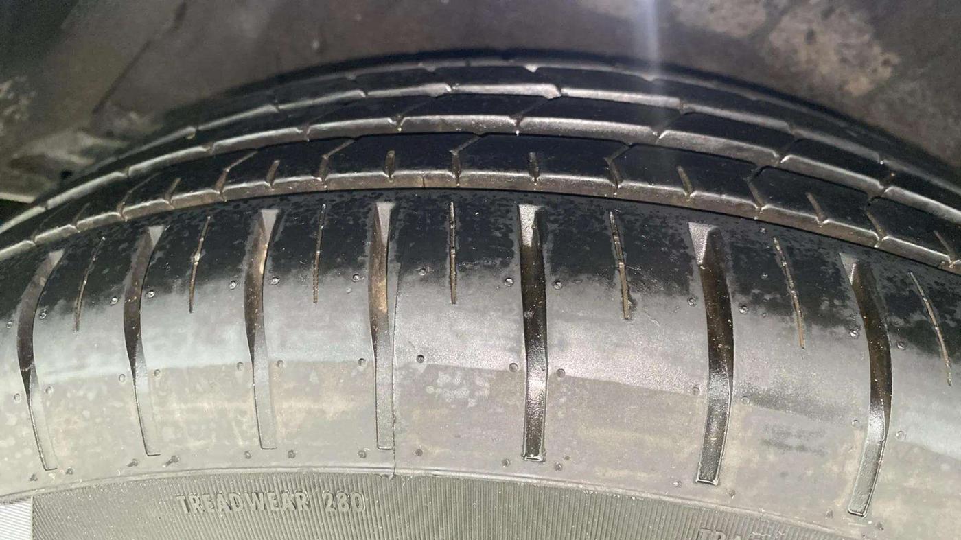 2014 Hyundai i20 MAGNA 1.2, Petrol, Manual, 33,921 km, Right Rear Tyre Tread