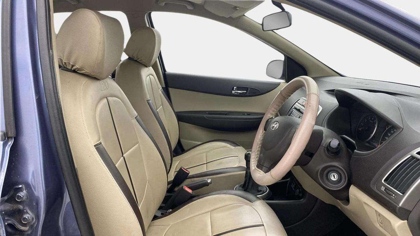 2014 Hyundai i20 MAGNA 1.2, Petrol, Manual, 33,921 km, Right Side Front Door Cabin
