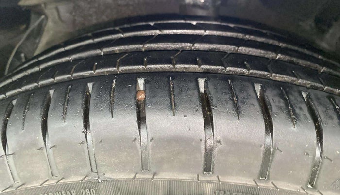 2014 Hyundai i20 MAGNA 1.2, Petrol, Manual, 33,826 km, Left Front Tyre Tread
